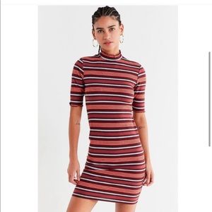 UO Stripped Ribbed Mock Neck Short sleeve